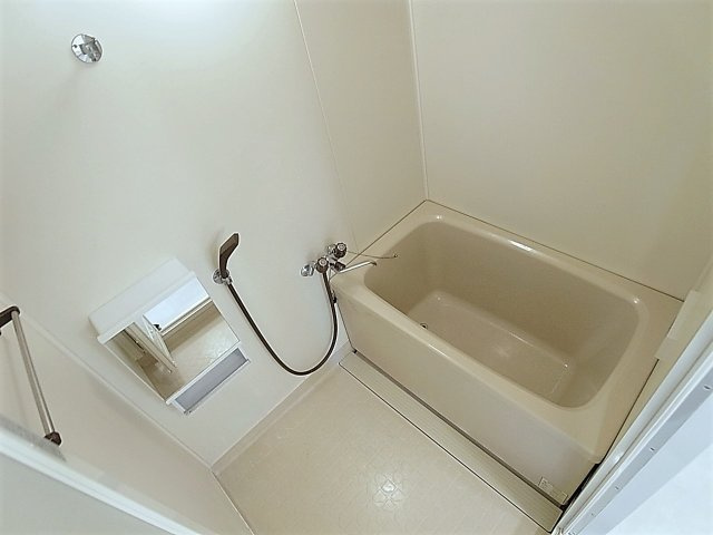 ウィングパレスの浴室|追い炊き可能の給湯を入れたバスルーム