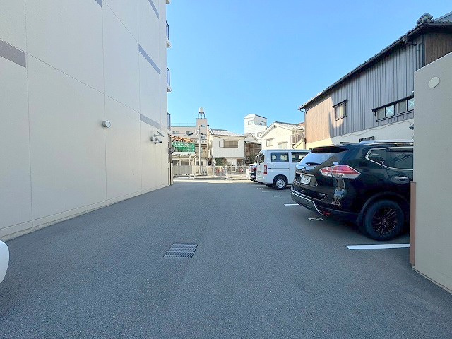 メゾンドボヌールの駐車場