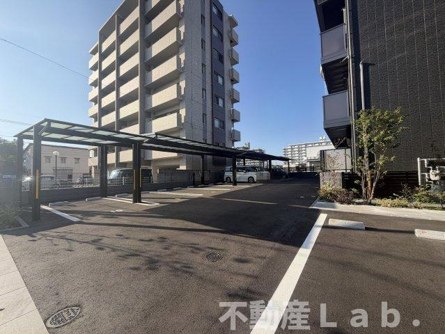 シャーメゾンシンシアの駐車場