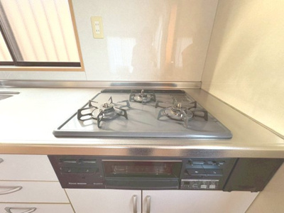 【キッチン】 | レイクサイド春日 | 3口ガスコンロ