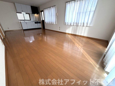 【居間・リビング】 | レイクサイド春日 | LDK12帖