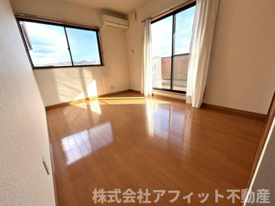 【寝室】 | レイクサイド春日 | 洋室6帖