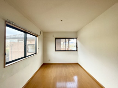 【寝室】 | レイクサイド春日 | 洋室6帖