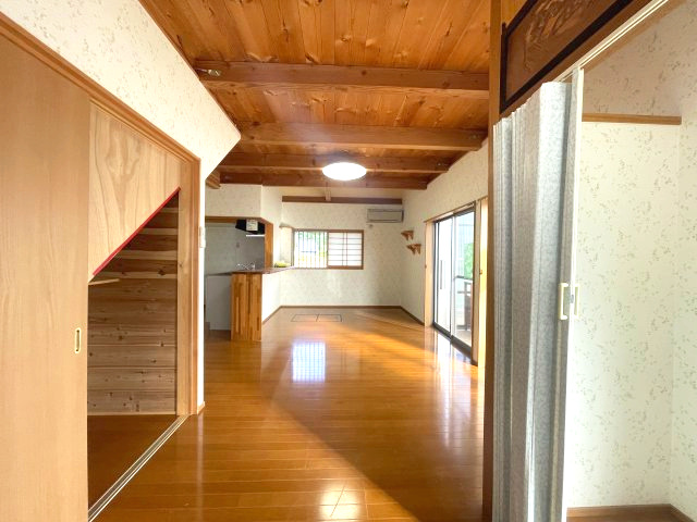 高島市マキノ町蛭口中古戸建の居間・リビング