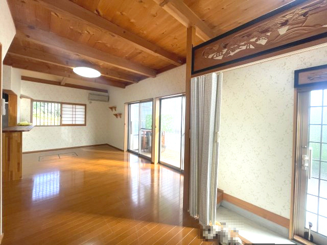 高島市マキノ町蛭口中古戸建の居間・リビング