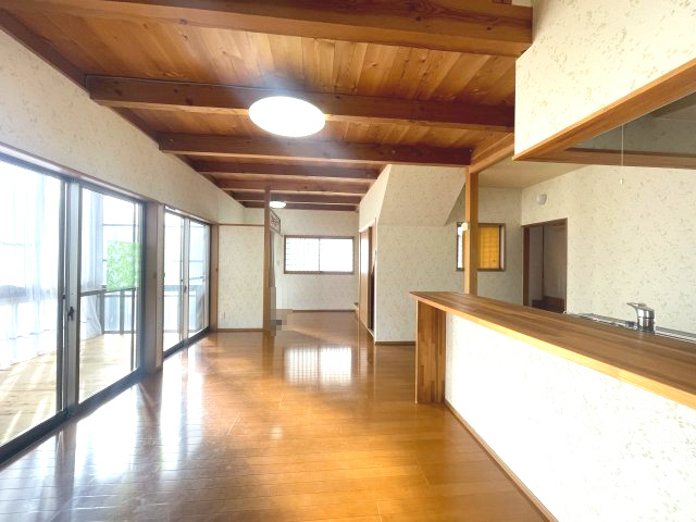 高島市マキノ町蛭口中古戸建の居間・リビング