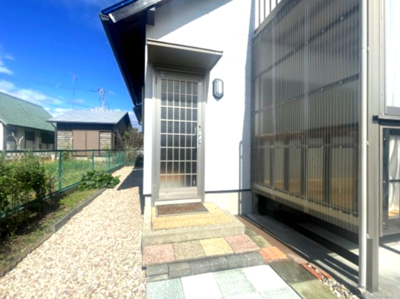 高島市マキノ町蛭口中古戸建のエントランス