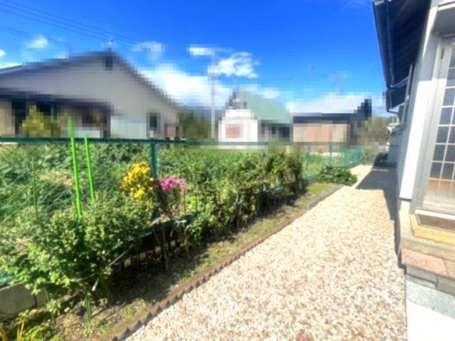 高島市マキノ町蛭口中古戸建の庭