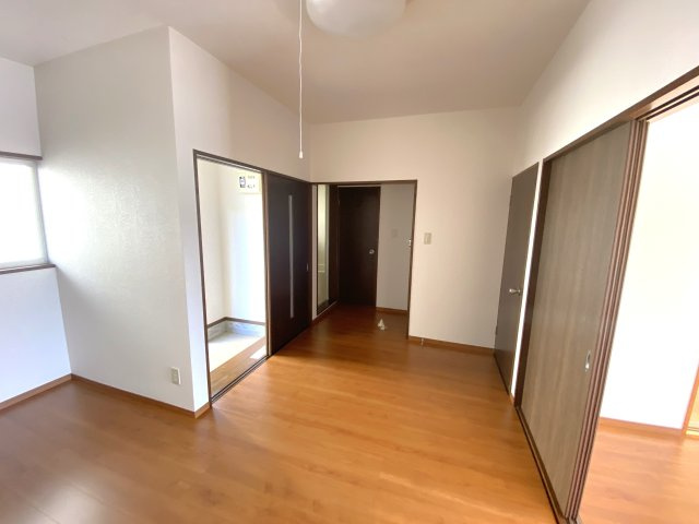 リュミエール東金A棟の居間・リビング