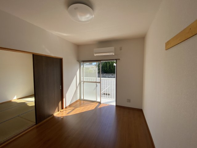 リュミエール東金A棟の洋室