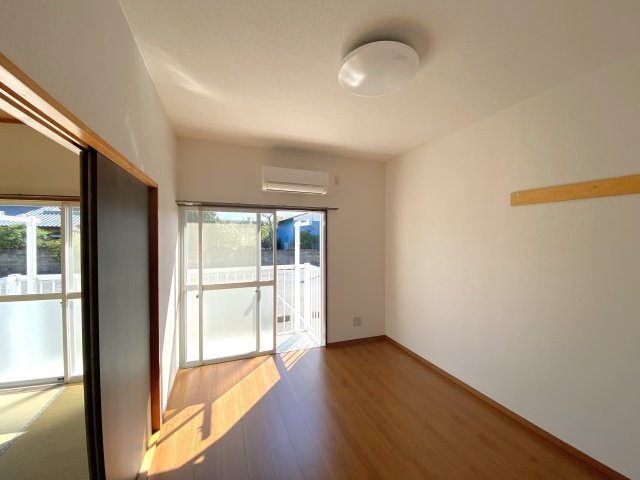 リュミエール東金A棟の洋室