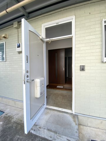 リュミエール東金A棟の玄関