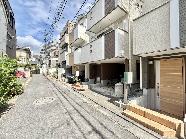 【前面道路含む現地写真】