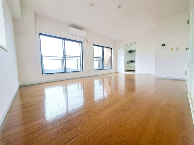 ライオンズマンションお花茶屋駅前通りの居間・リビング