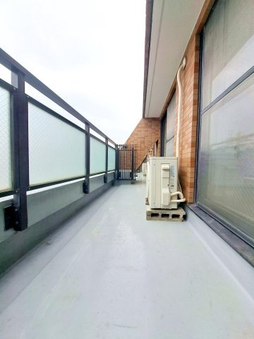 ライオンズマンションお花茶屋駅前通りのバルコニー