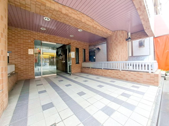 ライオンズマンションお花茶屋駅前通りのエントランス