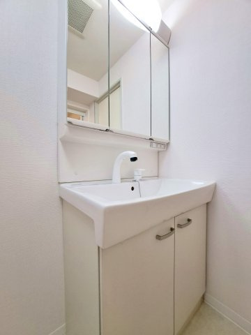 ライオンズマンションお花茶屋駅前通りの独立洗面台