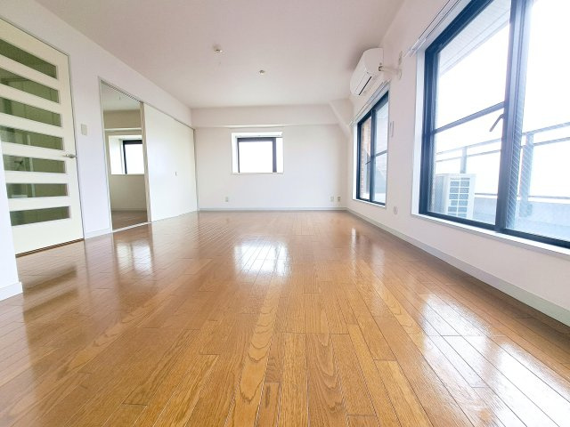 ライオンズマンションお花茶屋駅前通りの居間・リビング