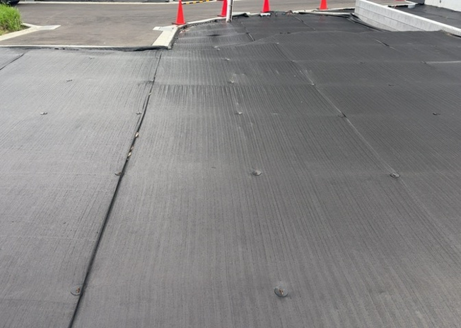 【外観】 | 土地を買う際、住む地域の自治体や福祉の補助制度にも注目してみましょう。子供や老人の医療補助やゴミ出しのルールなど、自治体によってルールに大きな違いがあるため、暮らしやすい土地で判断するとよいでしょう。