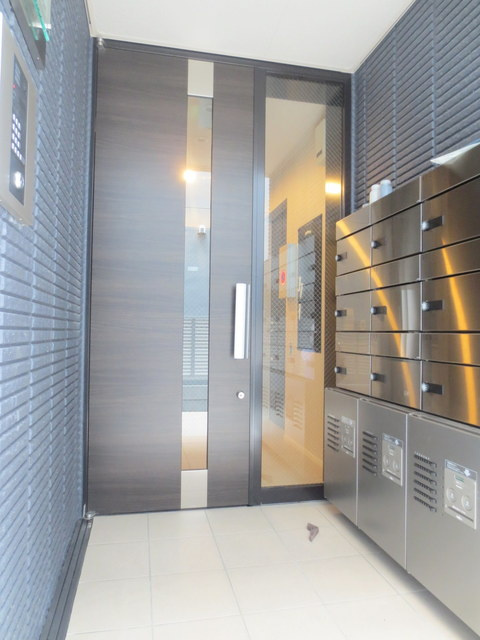 スプリームのエントランス|★宅配ボックス★