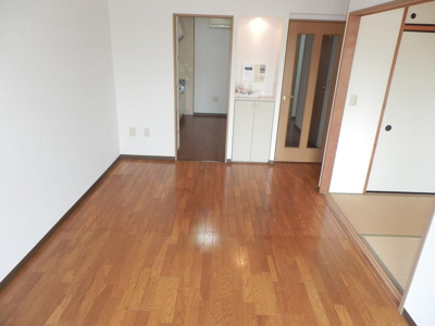 【居間・リビング】 | コーポレート鶴瀬 | ゆったり過ごせる居間です