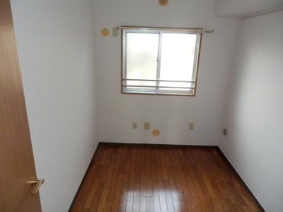 【洋室】 | コーポレート鶴瀬 | コンパクトで使いやすい洋室です