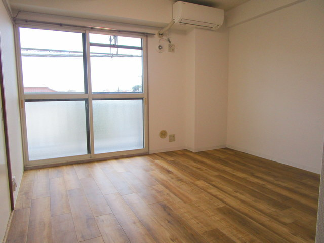 シャトー上清戸の居間・リビング