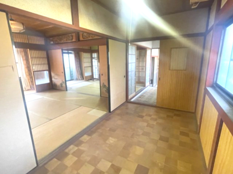 高島市新旭町藁園中古戸建の洋室