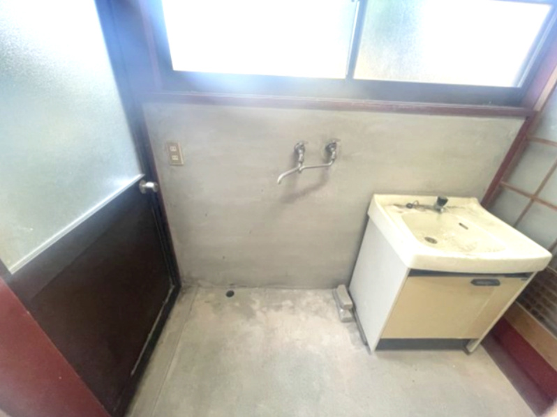 高島市新旭町藁園中古戸建のランドリースペース