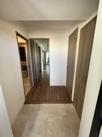 プレサンスNEO九条ディアシスの玄関