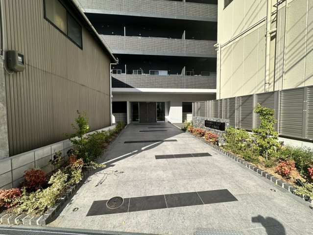 プレサンスNEO九条ディアシスのエントランス