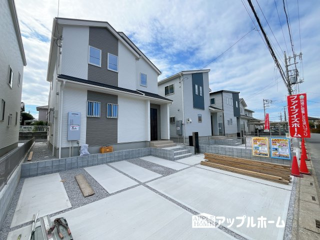 【新築戸建】深谷市宿根　全５棟の玄関|明るくて清潔感溢れる玄関。便利な下駄箱収納付きです♪散らかりがちな玄関もすっきりと片付きます。