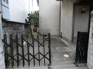 【駐車場】 | 洲本市本町一丁目一戸建（698番） | 令和７年９月撮影