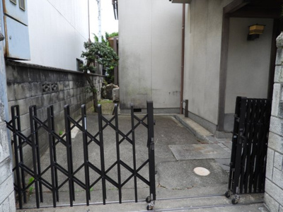 【駐車場】 | 洲本市本町一丁目一戸建（698番） | 令和７年９月撮影