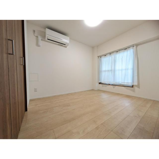 ライオンズマンション新小岩第2の洋室|玄関付近のお部屋です