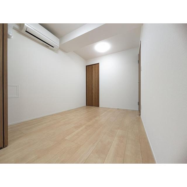 ライオンズマンション新小岩第2の洋室|リビングに隣接したお部屋です