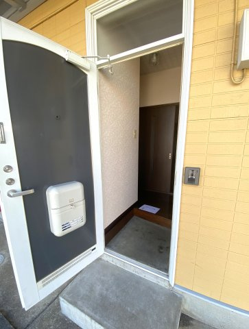 リュミエール東金B棟の玄関