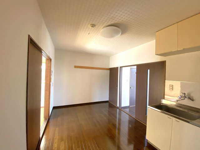 リュミエール東金B棟の居間・リビング