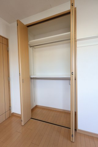アルファステイツ母衣町の収納|洋室6帖のクローゼット