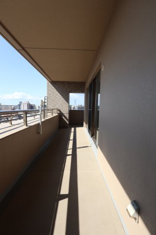 アルファステイツ母衣町のバルコニー|3面バルコニーです