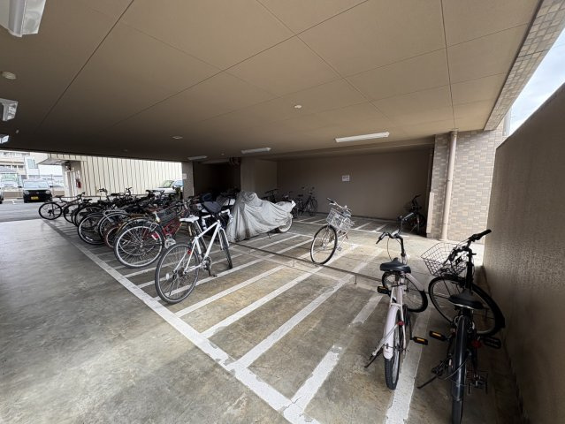 アルファステイツ母衣町の駐輪場