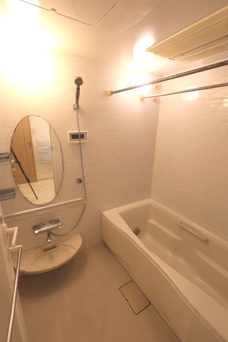 アルファステイツ母衣町の浴室|浴室乾燥機ございます。
雨の日のお洗濯も安心です！