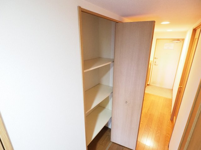 嬉しい廊下にある収納★