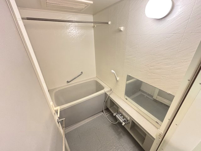 落ち着いた空間のお風呂です★