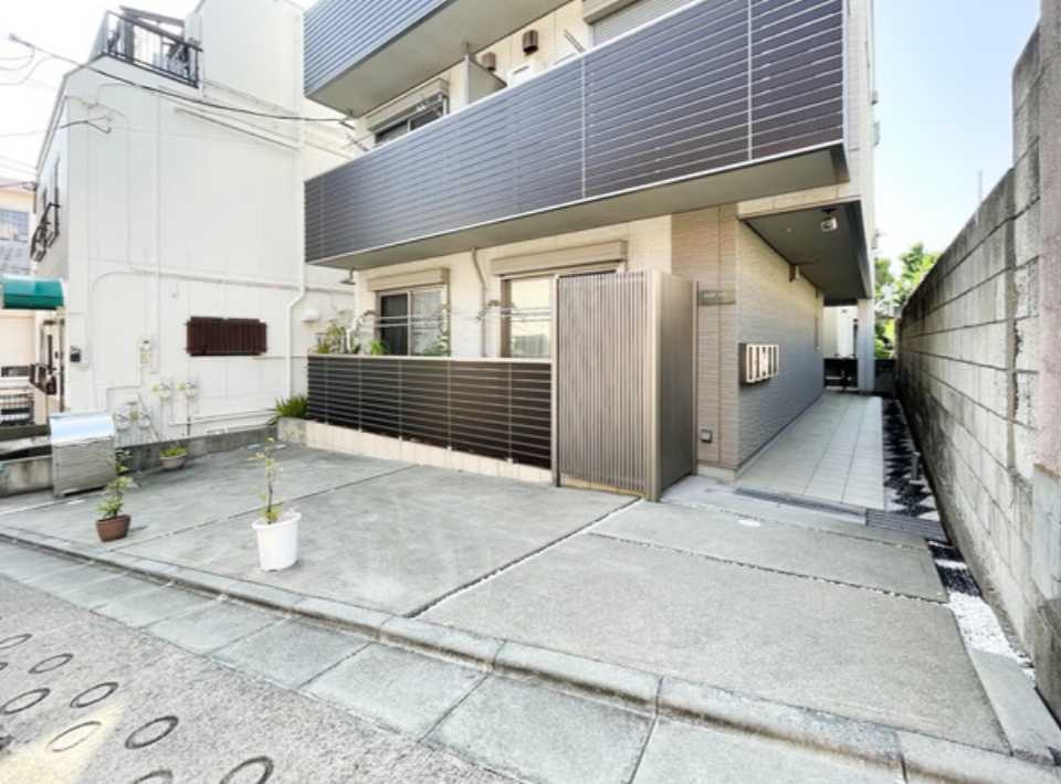 ポポラーレ南大塚　耐震等級３　シャーメゾン　スライディングスクリーンのエントランス