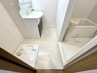 【脱衣所】 | アルドーレ南大沢 | 洗面脱衣所は「体を綺麗に整える場所」という目的と役割を持っています。そして便利で使い勝手のいい「体を綺麗に整える場所」にするためには、配置や動線、照明や収納計画をしっかりと検討しておく必要があります。