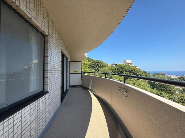 エムロード熱海のバルコニー