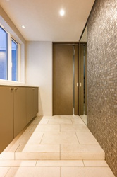 【玄関】 | 広々とした玄関スペースはバギーなどを置いてもゆとりがあります
2025年11月7日撮影