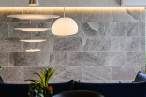 【内装】 | 高級感あるマテリアルを採用しラグジュアリーな雰囲気を作り上げています
2025年11月7日撮影