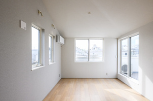 【寝室】 | 3階10.9帖主寝室はウォークインクロゼット付きで衣服がすっきり片付きます♪
2025年11月7日撮影